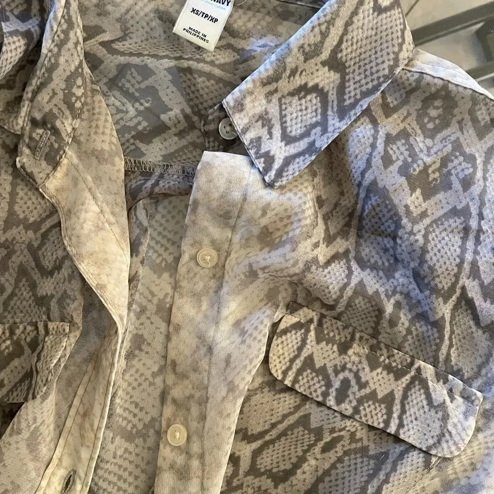 old navy snake print semisheer button up blouse - Picture 3 of 11